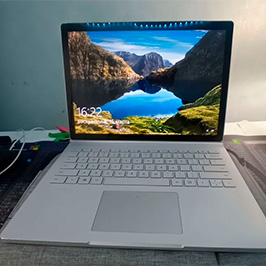Microsoft Surface Book 2 13.5